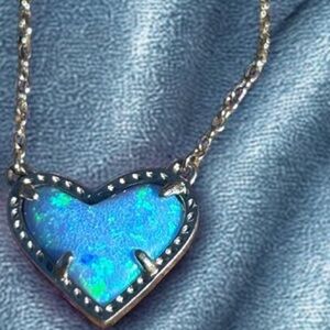 Kendra Scott Ari Heart Necklace Iridescent Pendant in Silver Toned Chain